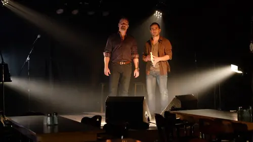 Les Newbies S02E03 Pas de mariage et un enterrement