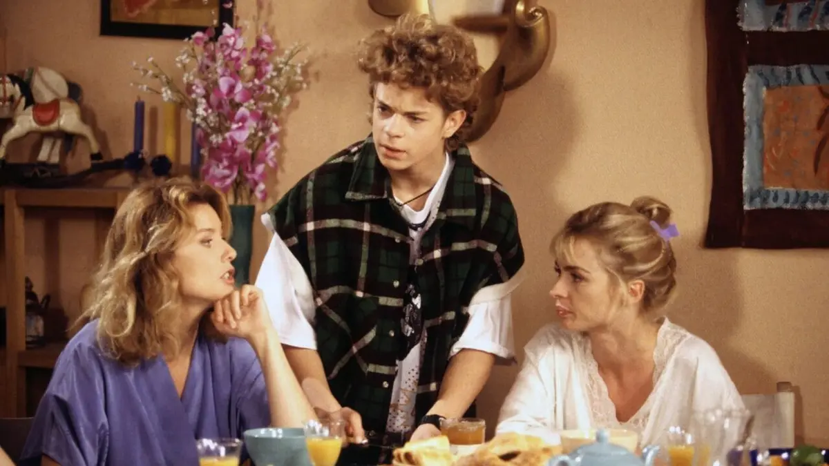 Les nouvelles filles d'à côté S01E141 L'interdit