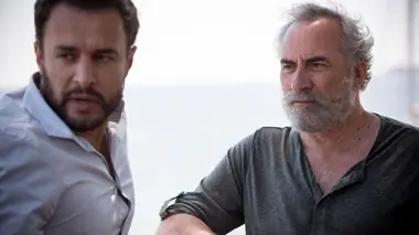 Les ombres rouges S01E06