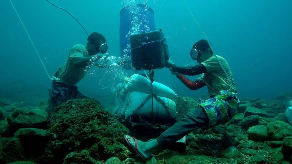 Les orpailleurs des mers aux Philippines