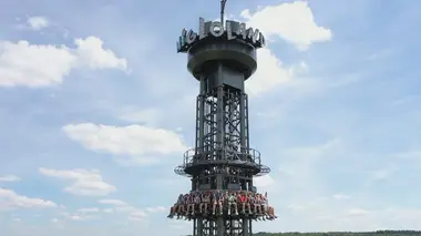 Les parcs d'attractions préférés des Français S01E04 Parc d'attractions familiaux : Ces familles hors-normes aux commandes