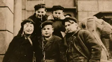 Les petits héros du ghetto de Varsovie E01