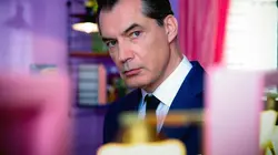 Les petits meurtres d'Agatha Christie S02E08 Pension Vanilos