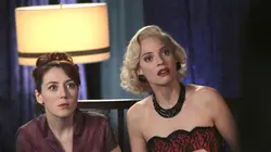 Les petits meurtres d'Agatha Christie S02E06 Cartes sur table