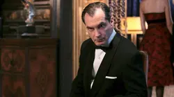 Les petits meurtres d'Agatha Christie S02E06 Cartes sur table