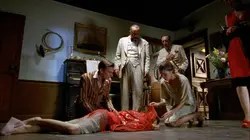 Les petits meurtres d'Agatha Christie S01E04 La maison du péril