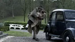 Les petits meurtres d'Agatha Christie  S01E02 Am Stram Gram