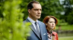 Les petits meurtres d'Agatha Christie S02E01 Jeux de glaces