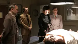 Les petits meurtres d'Agatha Christie  S01E08 Le flux et le reflux