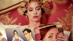 Les petits meurtres d'Agatha Christie S02E06 Cartes sur table