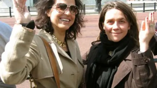 Les pintades S01E01 Destination Londres