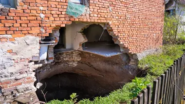 Les pires accidents : précipice Maison en terrain instable