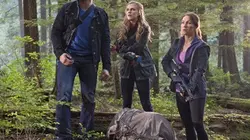 Primeval : un nouveau monde S01E07 Promenons-nous dans les bois