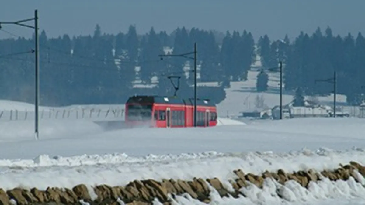 Les quatre saisons du petit train rouge E01 Automne-Hiver