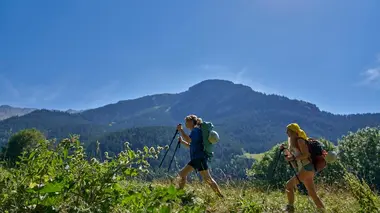 Les randonneuses S01E01 Sara