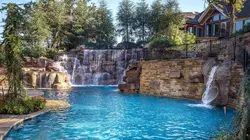 Les rois de la piscine S06E03 Un toboggan sinon rien