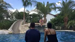 Les rois de la piscine S07E06 Piscine avec vue