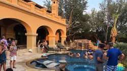 Les rois de la piscine S08E08 Comme un poisson dans l'eau