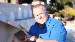 Les rois de la piscine S05E09 Une piscine sportive