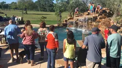 Les rois de la piscine S09E01 Une piscine pour un héros