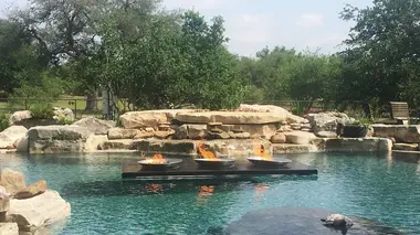 Une piscine pour le petit loup