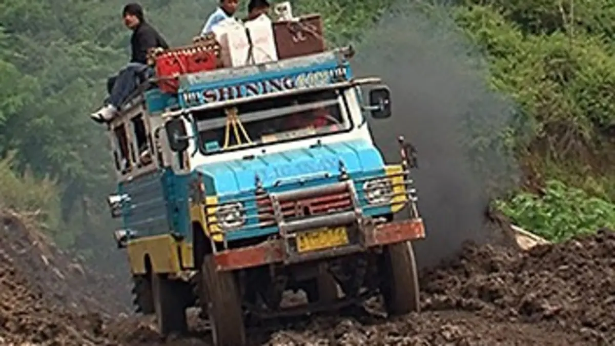 Les routes de l'impossible S03E00 Philippines, quand la montagne gronde