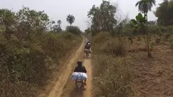Les routes de l'impossible S11E06 Ghana, business sur la piste