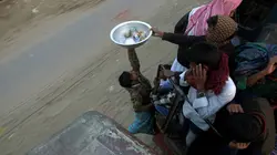 Les routes de l'impossible S07E01 Bangladesh, survivre dans le chaos