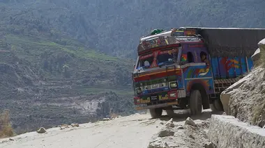 Les routes de l'impossible Népal : face aux précipices