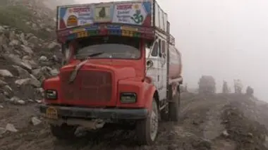 Les routes de l'impossible S04E00 Ladakh : piège de boue sur le toit du monde