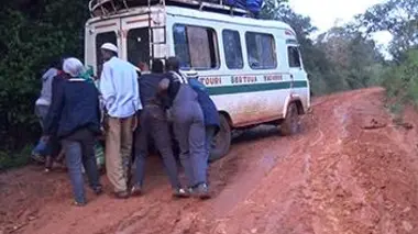 Les routes de l'impossible S08E00 Cameroun, les débrouillards de la jungle