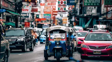 Tuks tuks, scooters et fous du volant : dans l'enfer des routes thaïlandaises