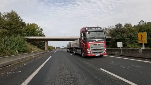 Les routiers : profession chauffeur poids lourd Ilona et Jonathan