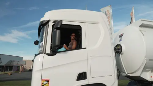 Les routiers : profession chauffeur poids lourd Marie et Florent