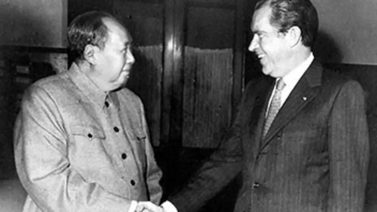 Les Seventies S01E03 Une paix honorable