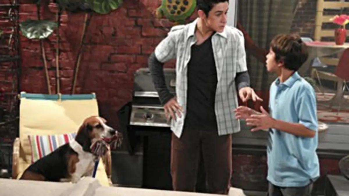 Les sorciers de Waverly Place S01E08 Attention chien dragon