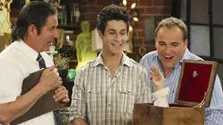 Les sorciers de Waverly Place S02E14 La main secourable