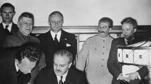 Les titans du XXe siècle S01E04 1938-1940 : les heures sombres