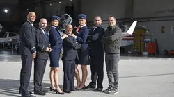 Les touristes S06E12 Les touristes : Mission hôtesses de l'air et stewards