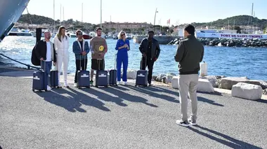 Les Touristes: Mission sauveteurs en mer