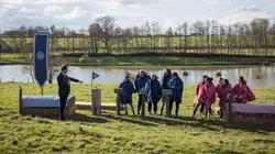 Les traîtres S01E01