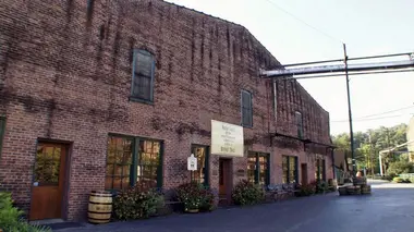 Les traqueurs de fantômes La distillerie hantée