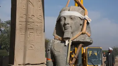 Les trésors perdus de la Vallée des Rois Le tombeau des pyramides