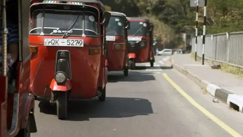 Les "tuk-tuk driveuses" du Sri Lanka