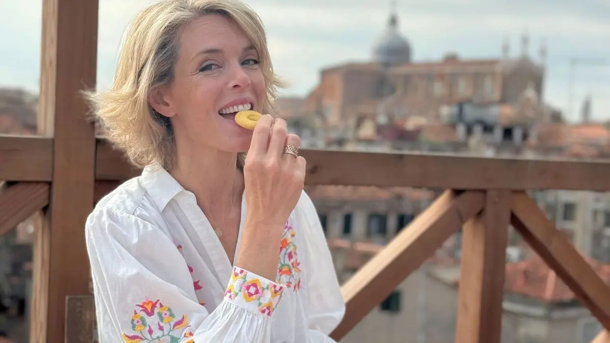Les voyages de Julie S01E02 Venise, la cité qui vogue