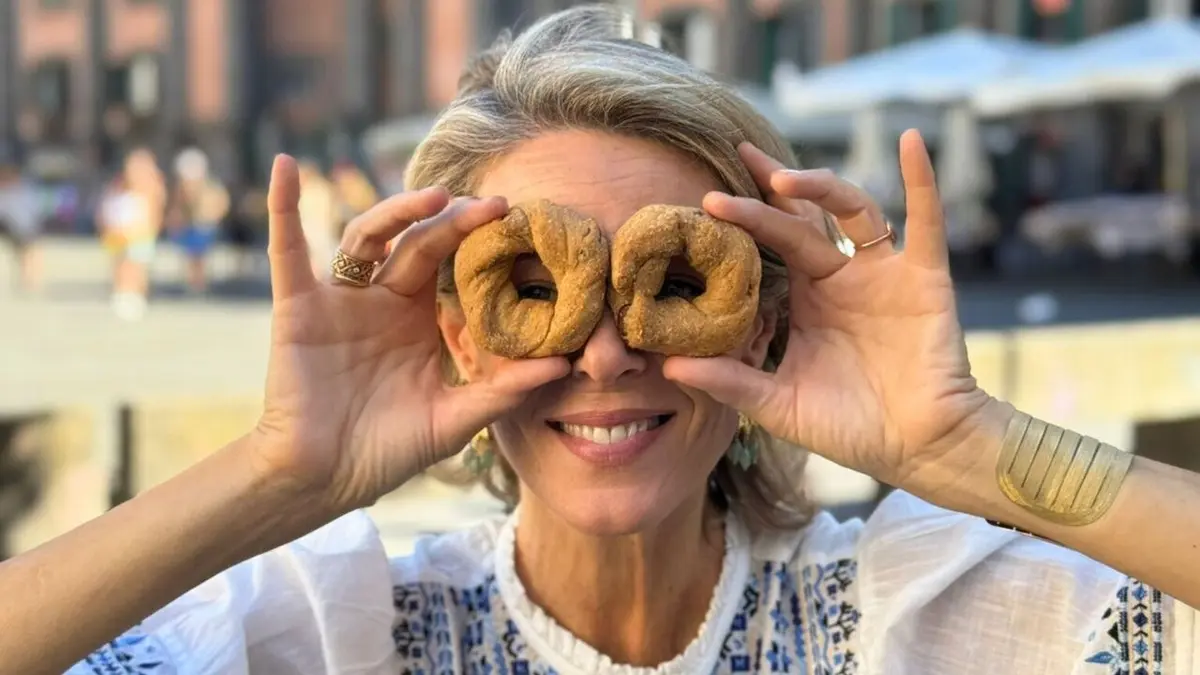 Les voyages de Julie S01E02 Naples, passions et saveurs volcaniques