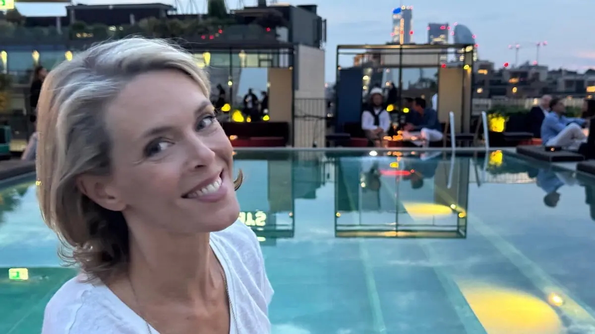 Les voyages de Julie Milan, scène de tous les plaisirs