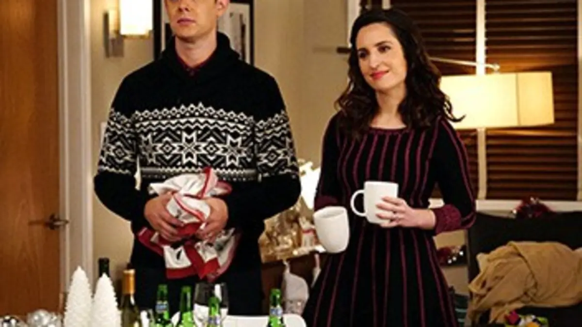 Life in Pieces S01E11 La fac / Le Noël de Joan / Le cadeau / John chante Noël en streaming