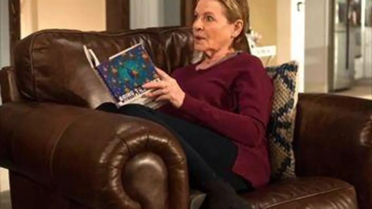 Life in Pieces S01E17 Nouvelle tête / Le récital / Arc-en-ciel / Mama mia