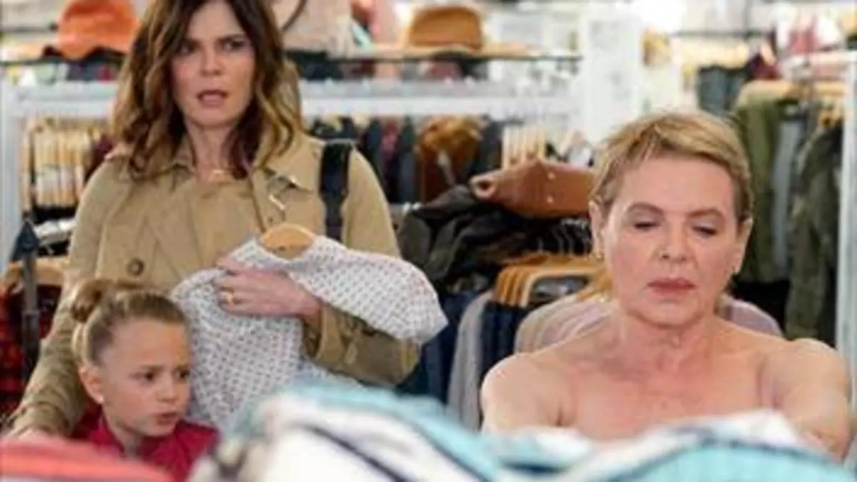 Life in Pieces S02E16 Motocross / Vieillesse / Tremblement de terre
